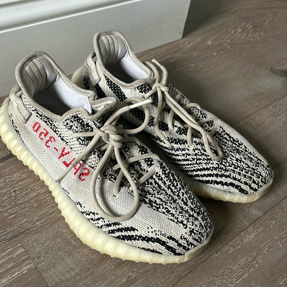 Yeezy X Adidas
BOOST 350 v2 cloth boots